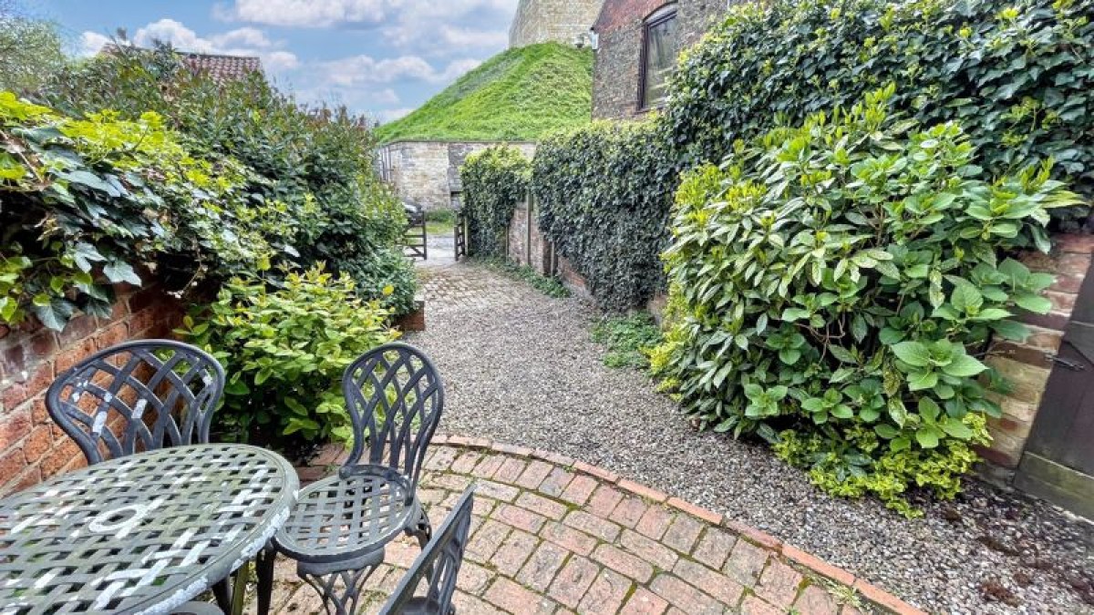 Images for Little Willie Cottage, Union Road, Lincoln